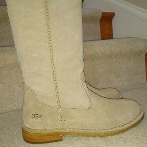 NIB UGGs  SUEDE BOOTS size 8